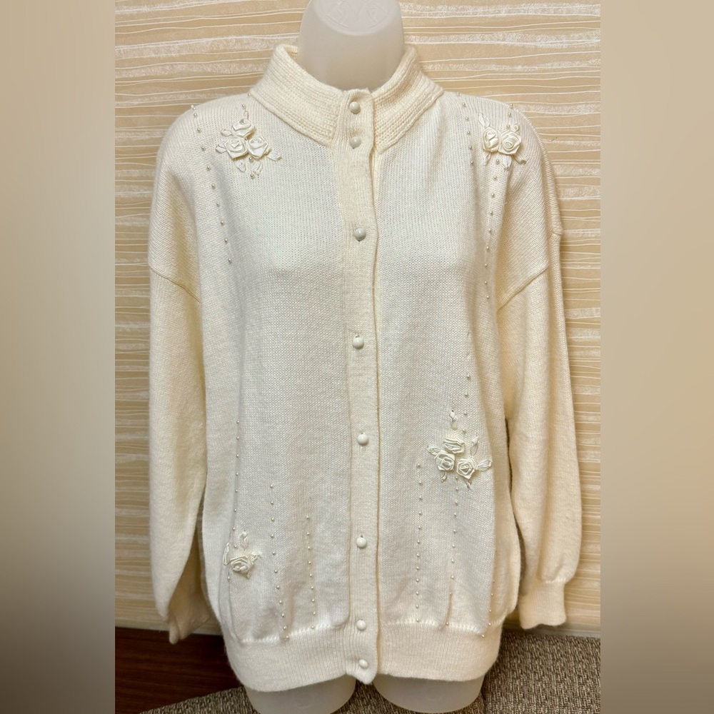 Vintage Women's Wye Oaks Ivory Pearls Floral Stitched Cardigan Sweater Size M